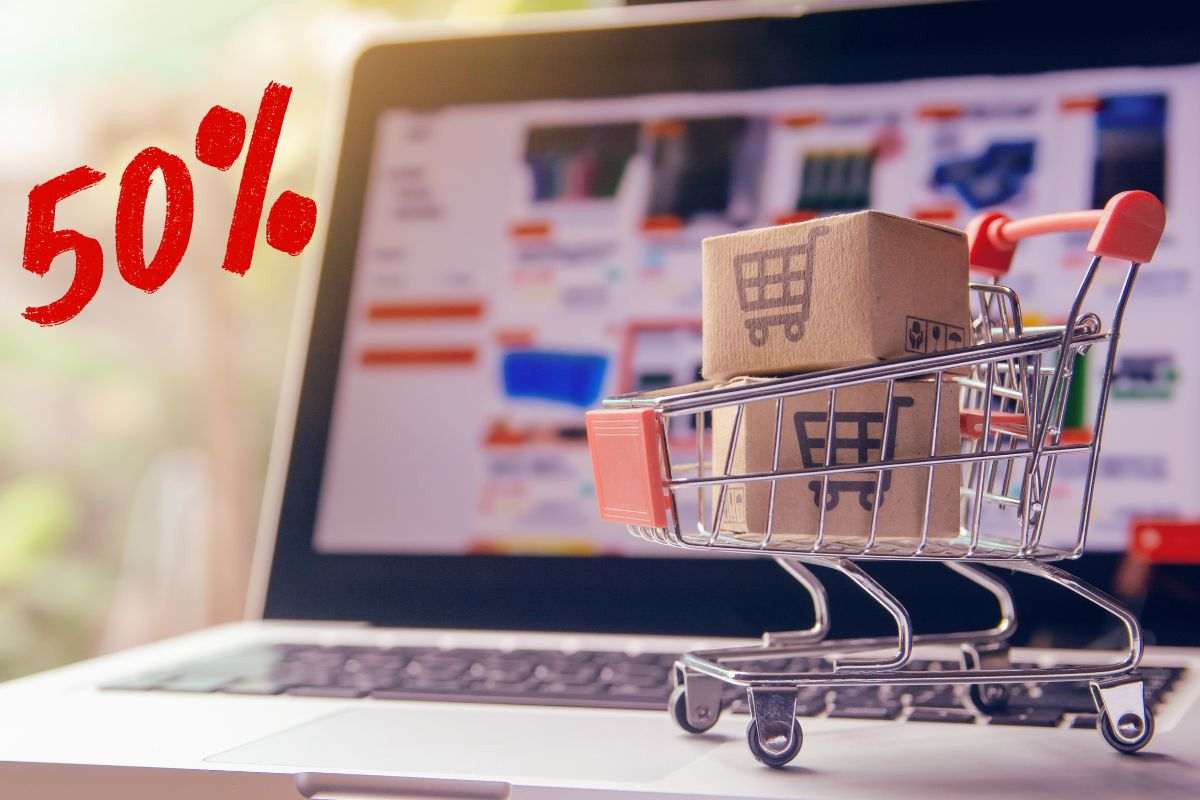 simbolo 50% di sconto e shopping online