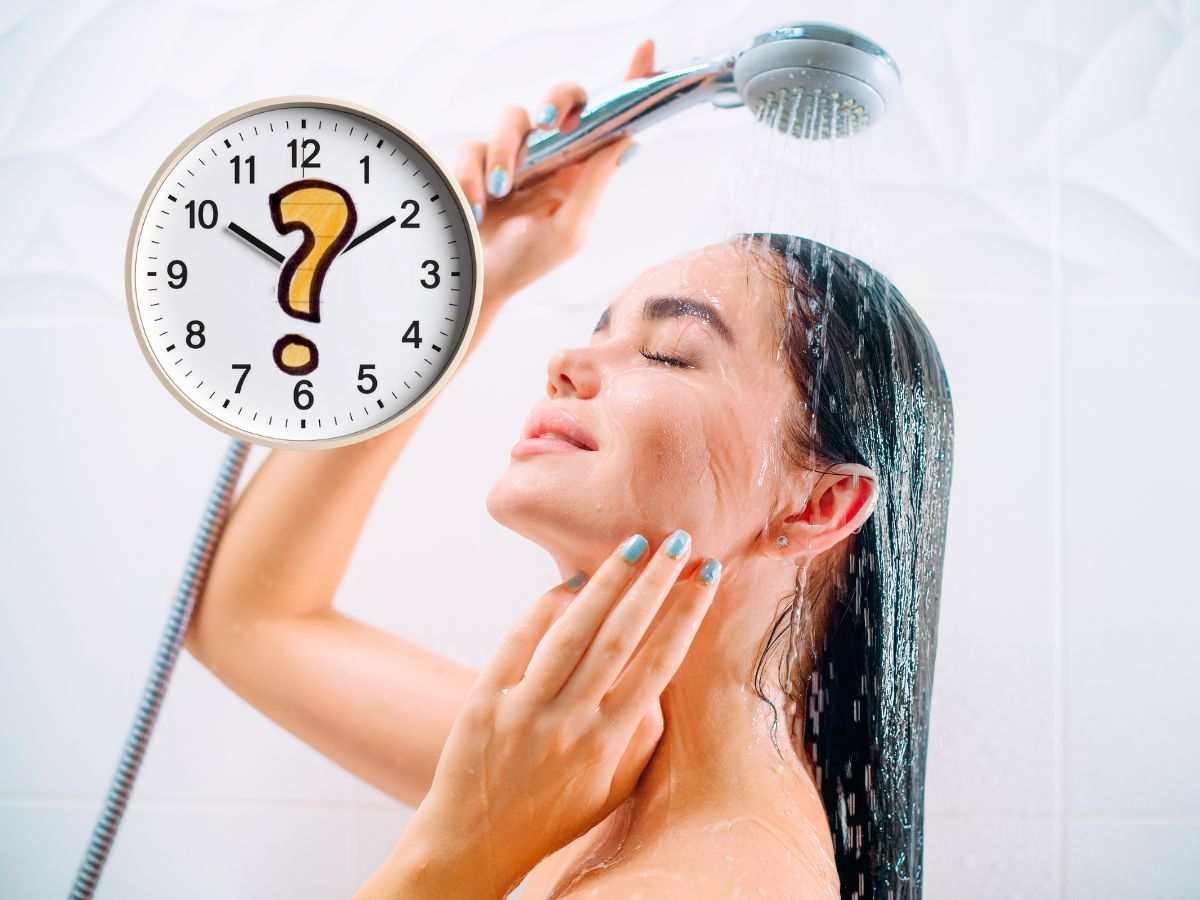 una donna fa la doccia